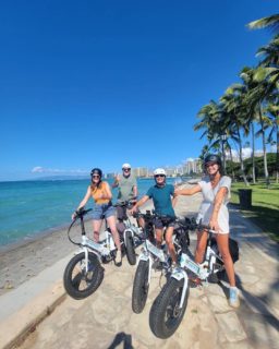 .
✨ Good vibes and bikes will get you anywhere.✨
・
私達のレンタルは
ツアー同様
最初に乗り方と駐車の説明
そして練習をして
希望であれば
ライアンが少しだけ一緒に
目的地に向かって同行するので
とっても心強いんです😊
・
#hawaii #ebike #tour #rental #friends #ocean #oahu #diamondhead #hawaiiactivities #vacation #旅行 #バケーション #ハワイ #アクティビティ #ツアー #レンタル #電動自転車 #ダイアモンドヘッド #友達 #ハワイ #ハワイ旅行
#海
